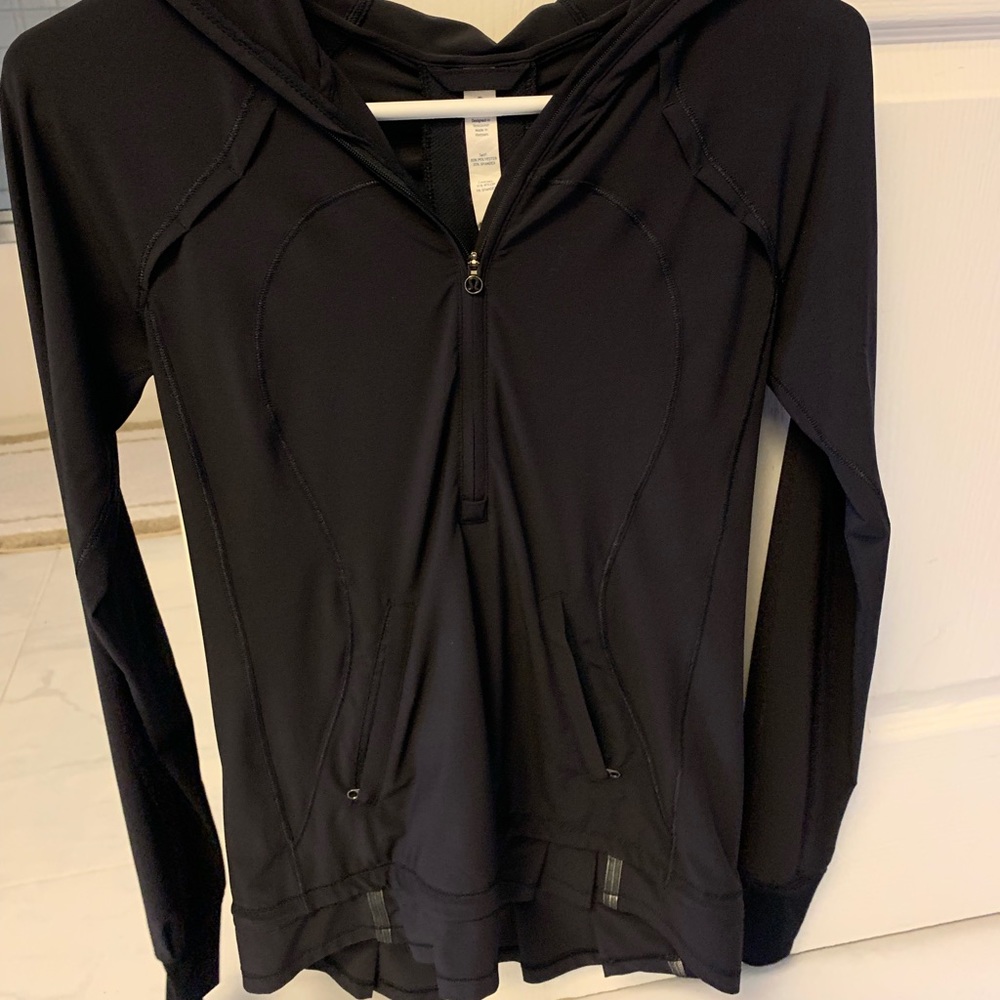 Lulu lemon windbreaker jacket in size 2